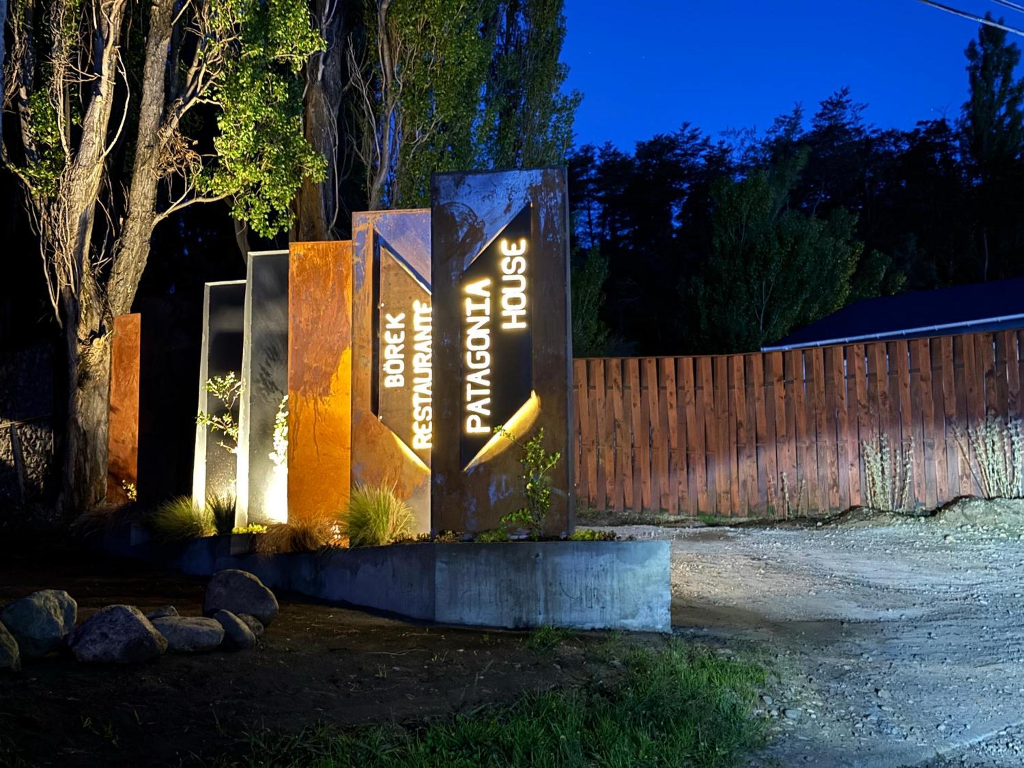 Hotel Patagonia House Coyhaique Exterior photo